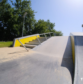 Skatepark betonowy w Brzesku